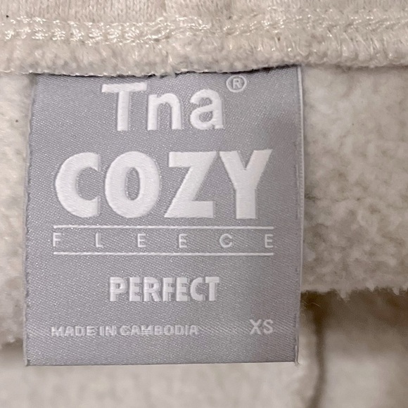 Tna Cozy Fleece Perfect 5” Sweatshort - Picture 5 of 6